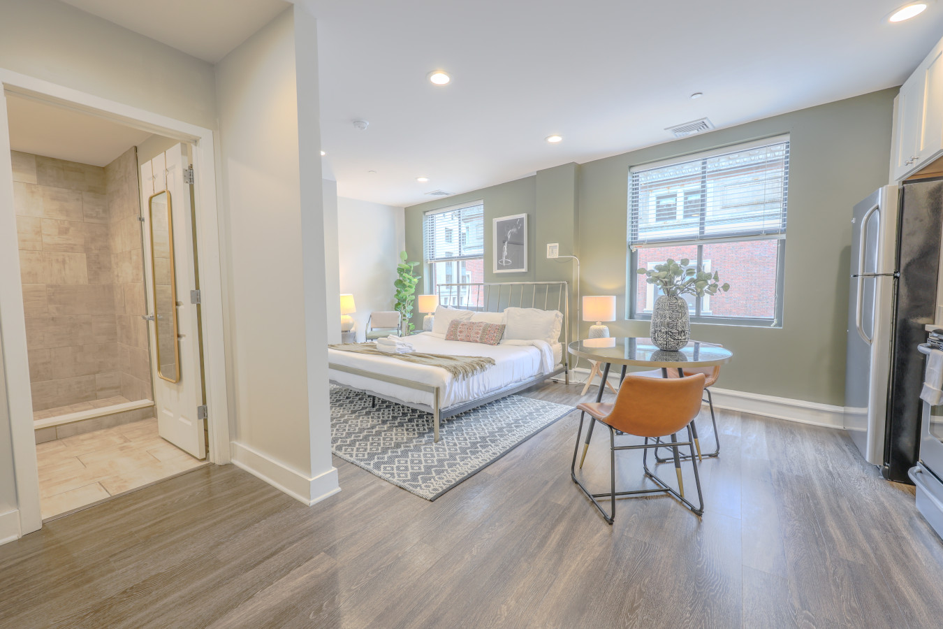 Charming Studio With Fully Stocked Kitchen - Cozy Urban Retreat - Boston, MA
