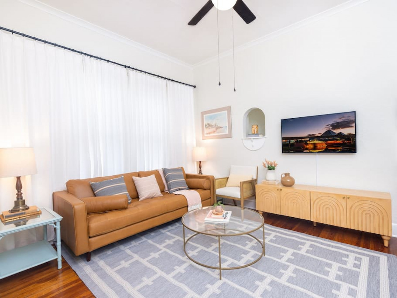 Lovely 2bed W/ Patio| 4blks From Downtown + Beach - Saint Petersburg, FL