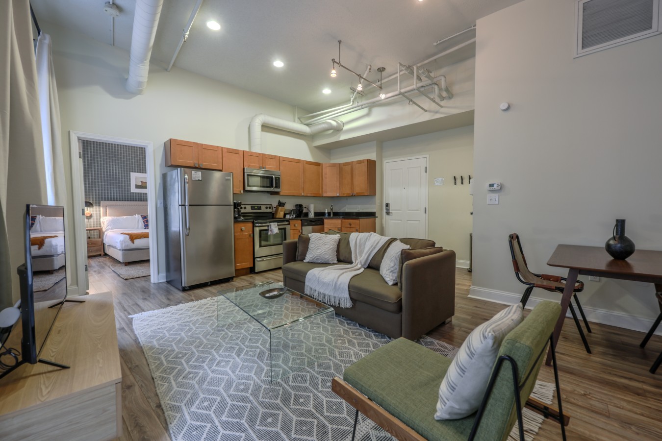 Bright And Airy Atmosphere With Towering Ceilings - Chic Sanctuary - Boston, MA