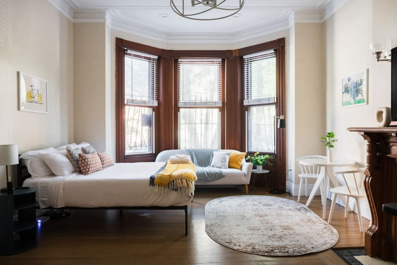 Charming Urban Retreat Steps From Iconic Newbury Street - Cozy Haven - Boston, MA