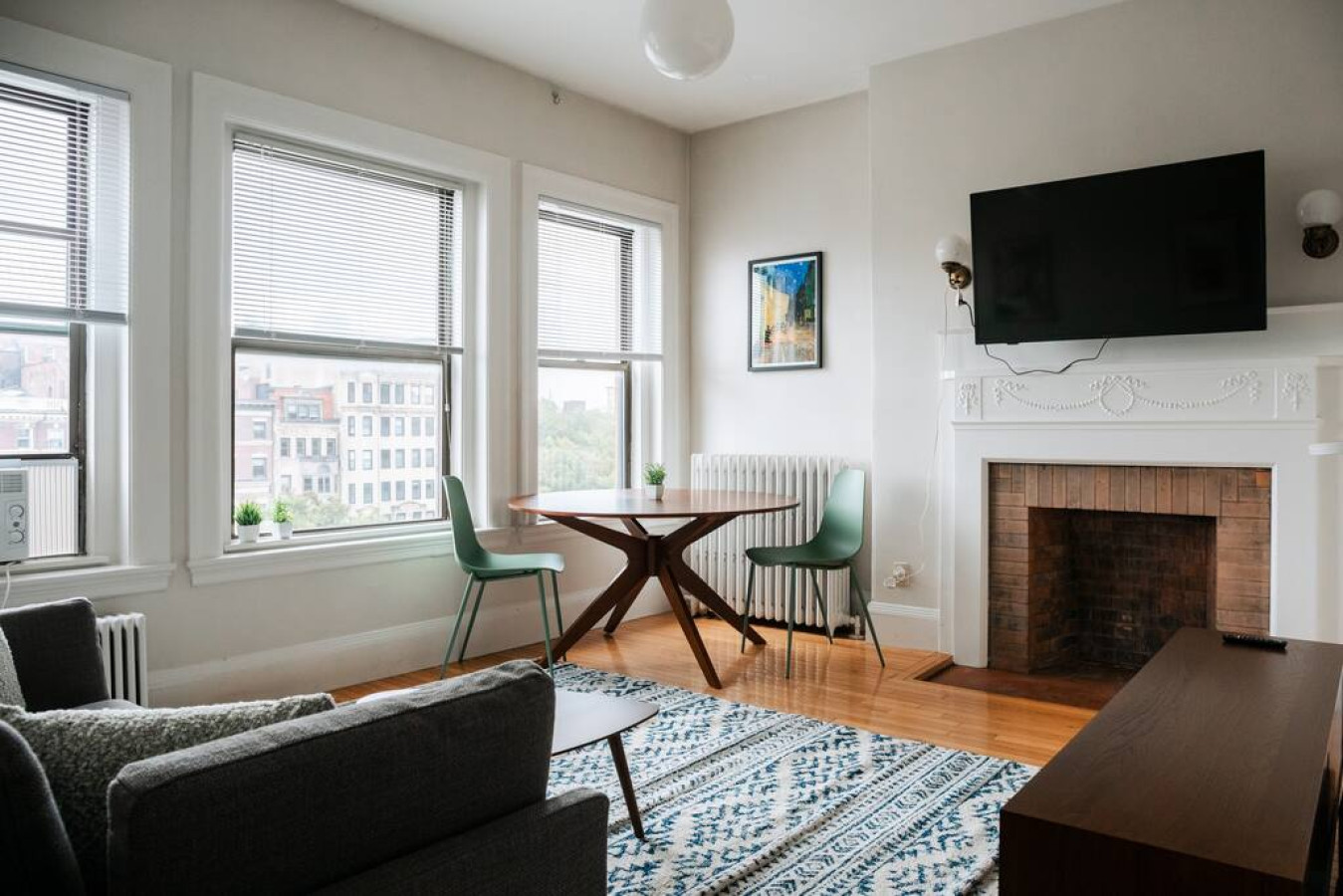 Cozy Living Space With Fireplace And Modern Decor - Charming Retreat - Boston, MA
