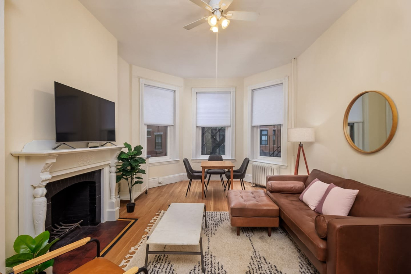 Beautiful Brownstone With Central Location - Cozy Medical Retreat - Boston, MA