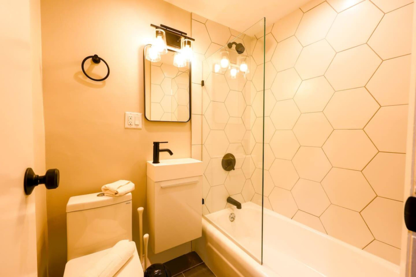 Charming Studio Retreat - Unique Vintage Allure And Cozy Comfort - Boston, MA