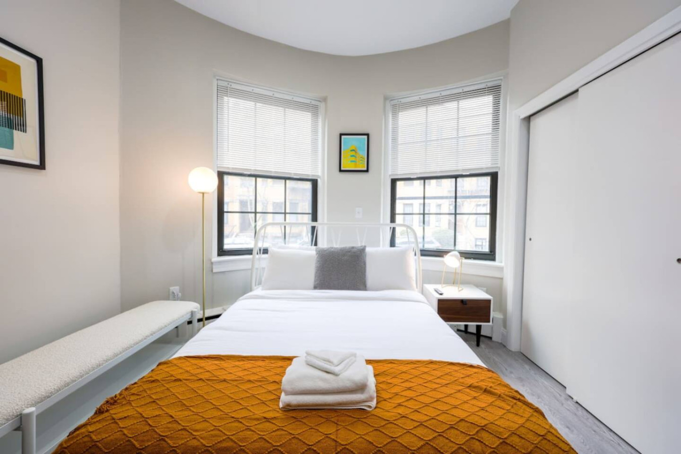 Charming Studio With Kitchenette And Cozy Atmosphere - Inviting Getaway - Boston, MA
