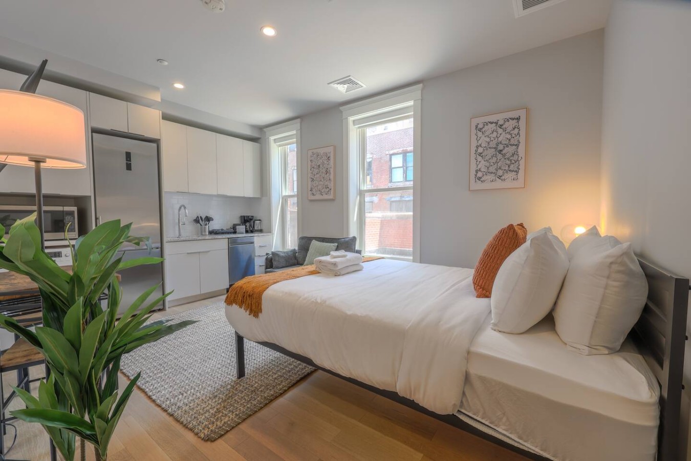 Stunning Studio Apartment On Newbury St! - Boston