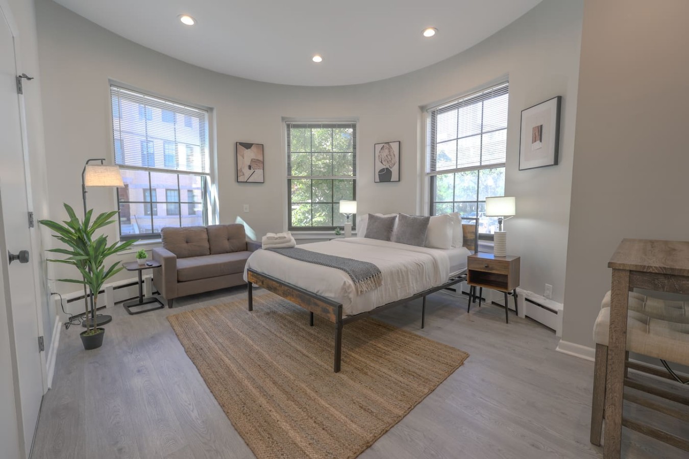 Spacious, Light-filled Studio In The South End - Boston, MA