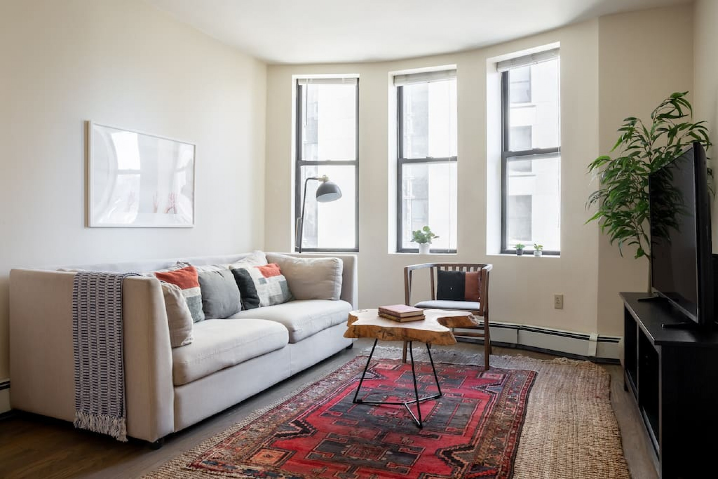 Spacious 2-bed Apt - Newly Redesigned - Smart Lock - Boston, MA
