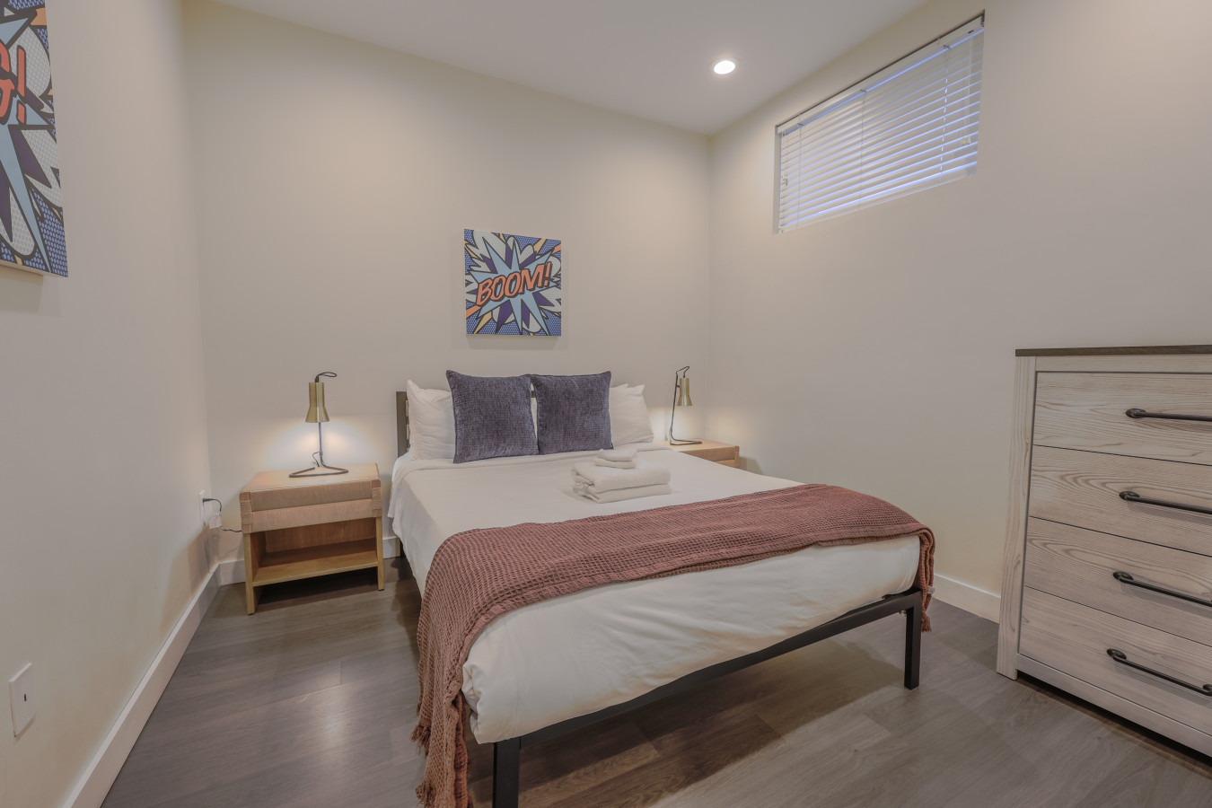 Charming Design And Keyless Entry - Modern City Haven - Boston