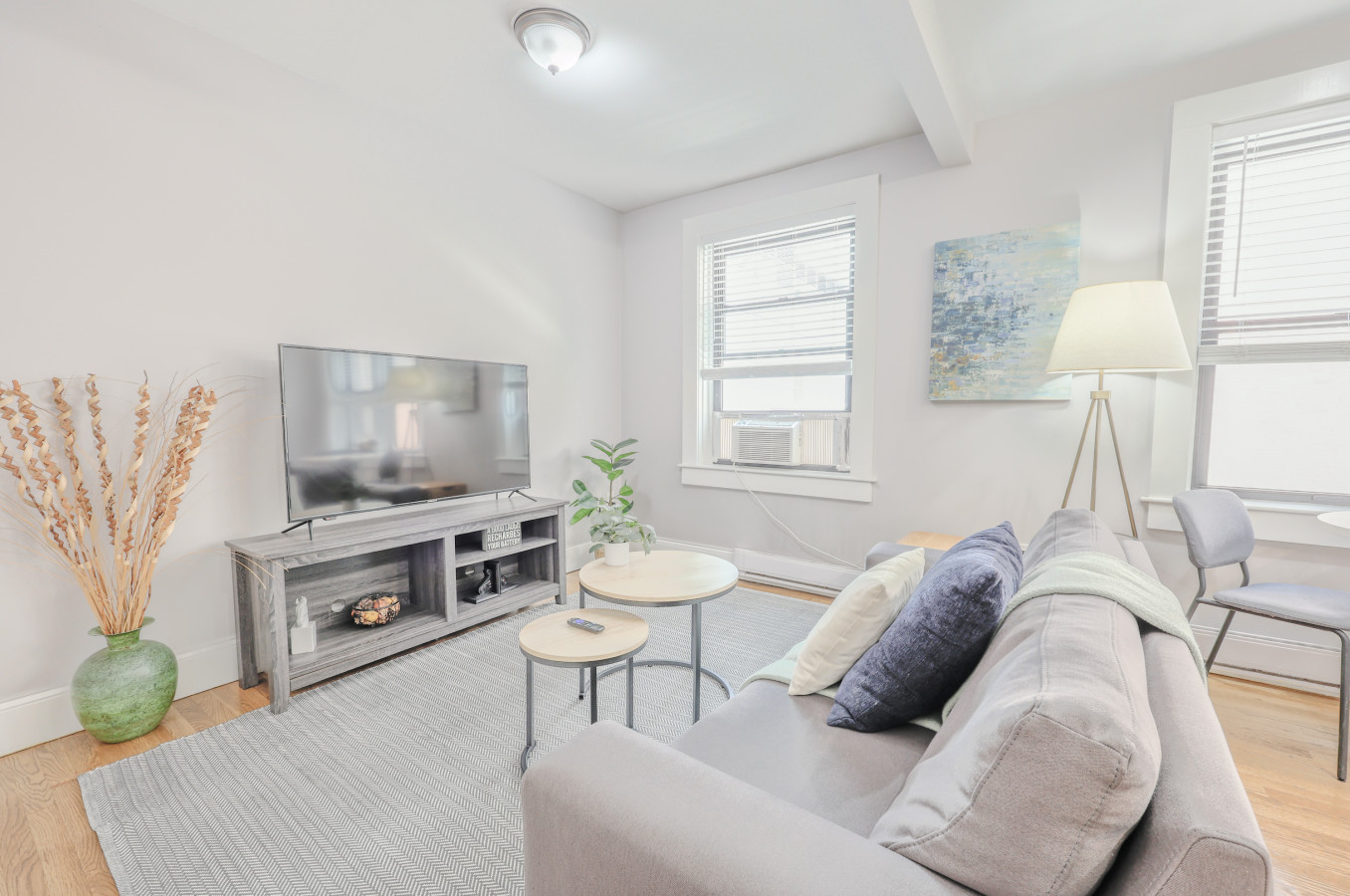 Simple 1br W/ 99 Walkscore, Fast Wifi + Smartlock - Boston, MA