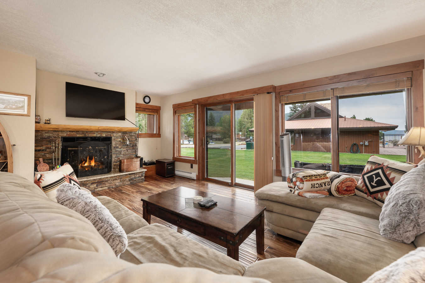 Luxury Lake Condo, Walk To Downtown - Grand Lake, CO