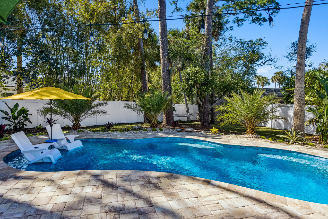 Palm Breeze: Heated Pool, Bikes, Game room!