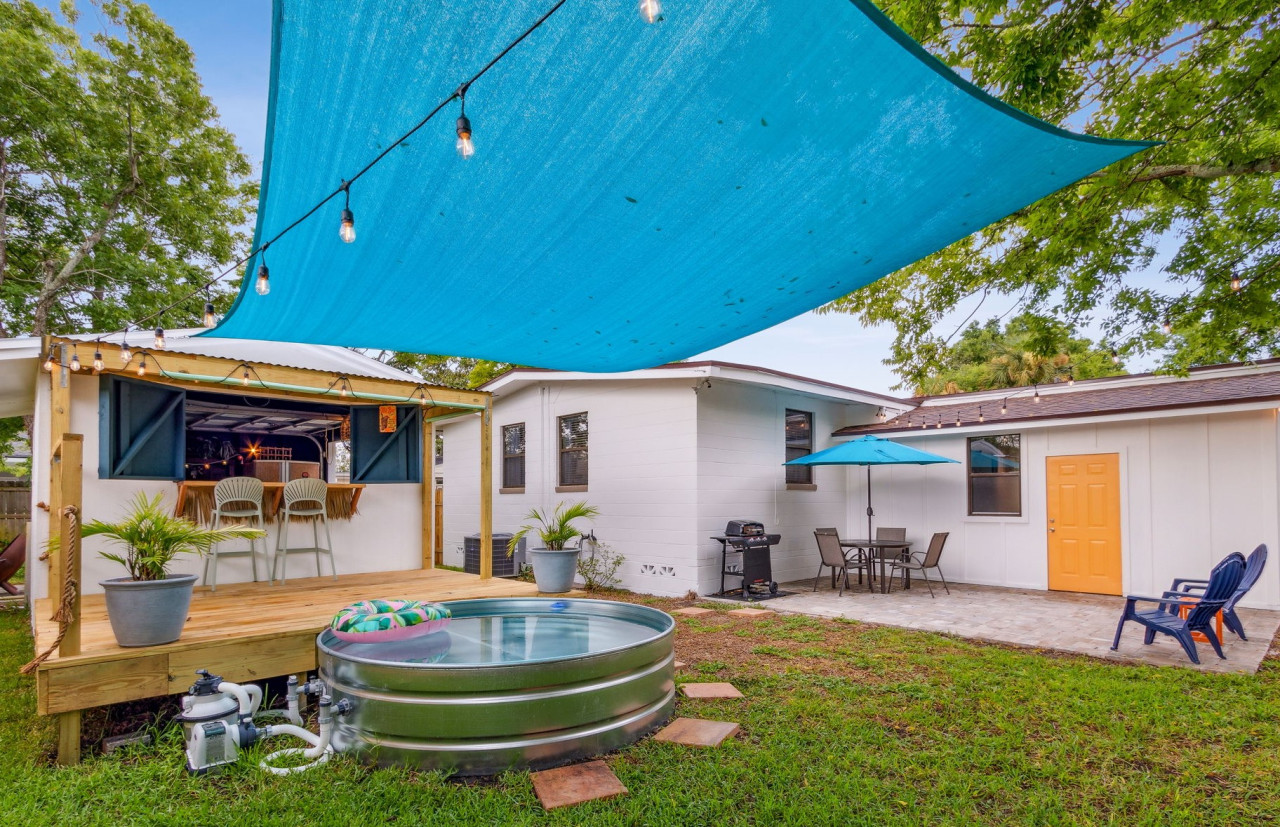 New! Location! Cowboy Pool, Tiki Bar, Bikes!