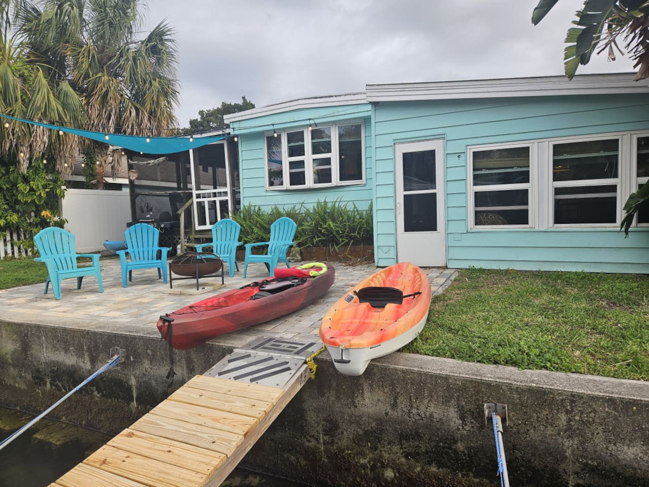 Little Bohemia!Springs/Gulf access! Kayaks & dock!