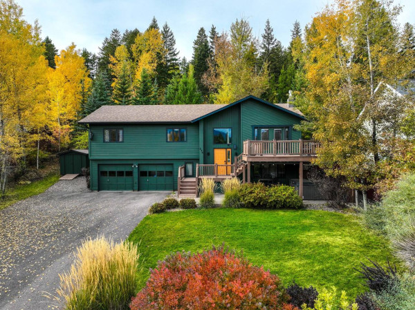 4 Bedroom, 3 bath on Golf Course, hot tub