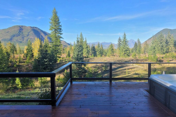 3 bedroom near Whitefish & Glacier Park w/hot tub