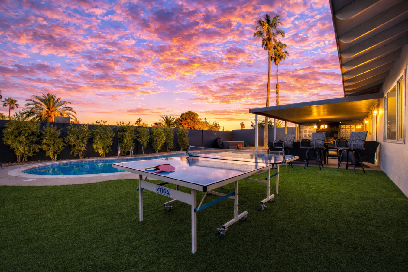 Licensed! Close to Strip! Pool,Spa,Roulette Table!