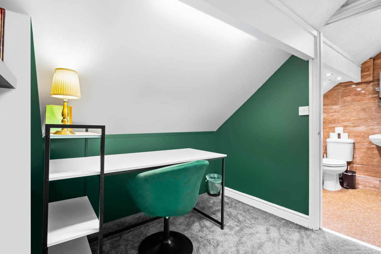 Stylish Edgbaston 4 Bedroom Townhouse - Terrace - Parking in 578 Pershore Rd, Birmingham B29 7EN, UK - Property image 41 - VivreStays
