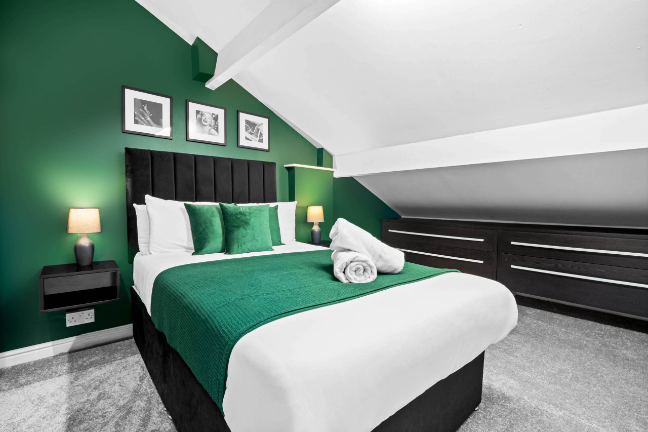 Stylish Edgbaston 4 Bedroom Townhouse - Terrace - Parking in 578 Pershore Rd, Birmingham B29 7EN, UK - Property image 9 - VivreStays