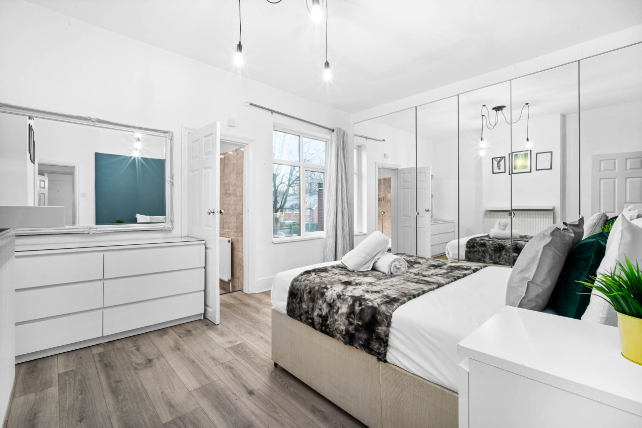 Stylish Edgbaston 4 Bedroom Townhouse - Terrace - Parking in 578 Pershore Rd, Birmingham B29 7EN, UK - Property image 8 - VivreStays