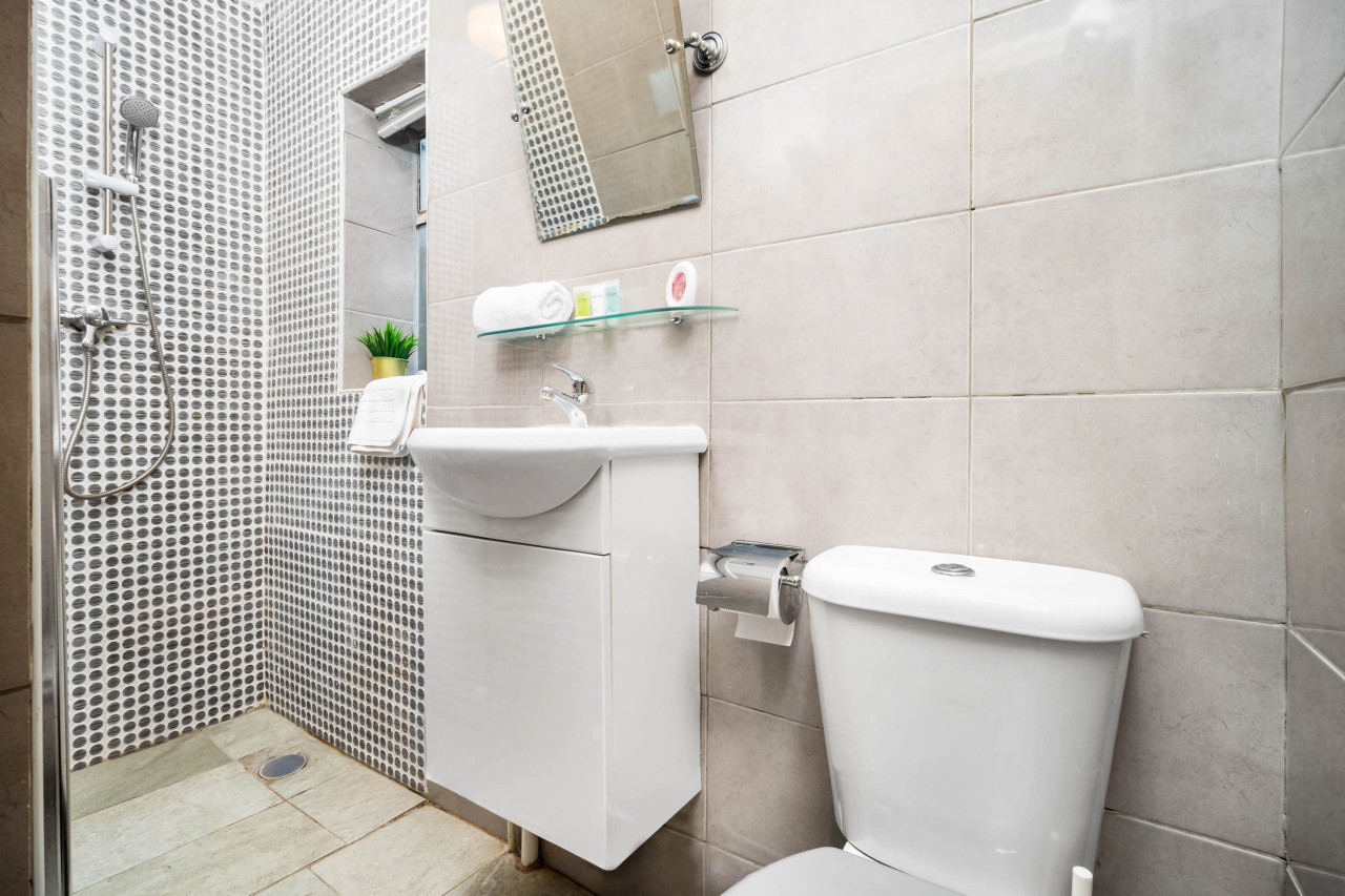 Stylish Edgbaston 4 Bedroom Townhouse - Terrace - Parking in 578 Pershore Rd, Birmingham B29 7EN, UK - Property image 29 - VivreStays