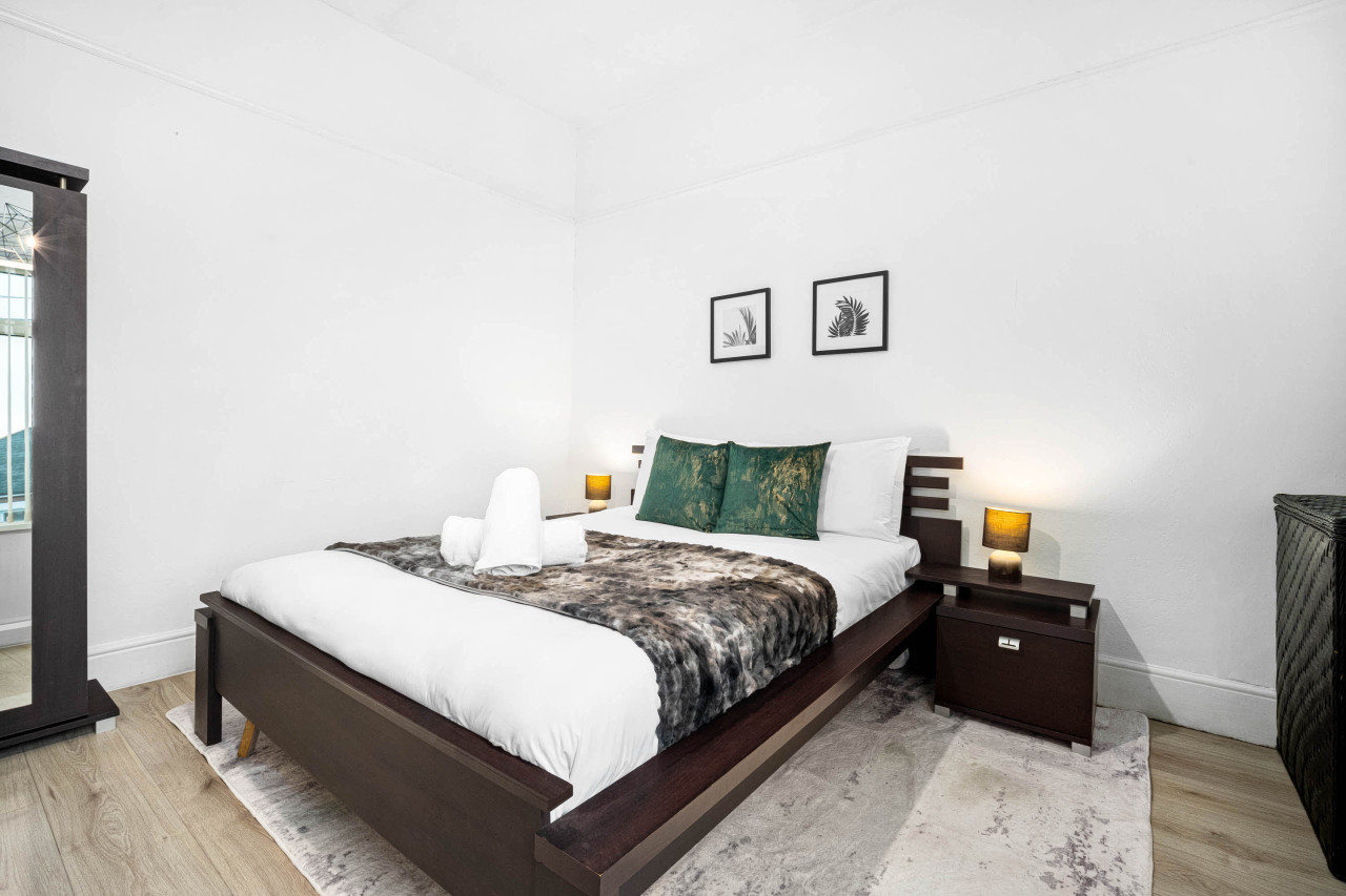 Stylish Edgbaston 4 Bedroom Townhouse - Terrace - Parking in 578 Pershore Rd, Birmingham B29 7EN, UK - Property image 24 - VivreStays
