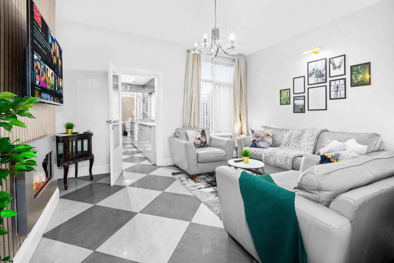Stylish Edgbaston 4 Bedroom Townhouse - Terrace - Parking in 578 Pershore Rd, Birmingham B29 7EN, UK - Property image 13 - VivreStays
