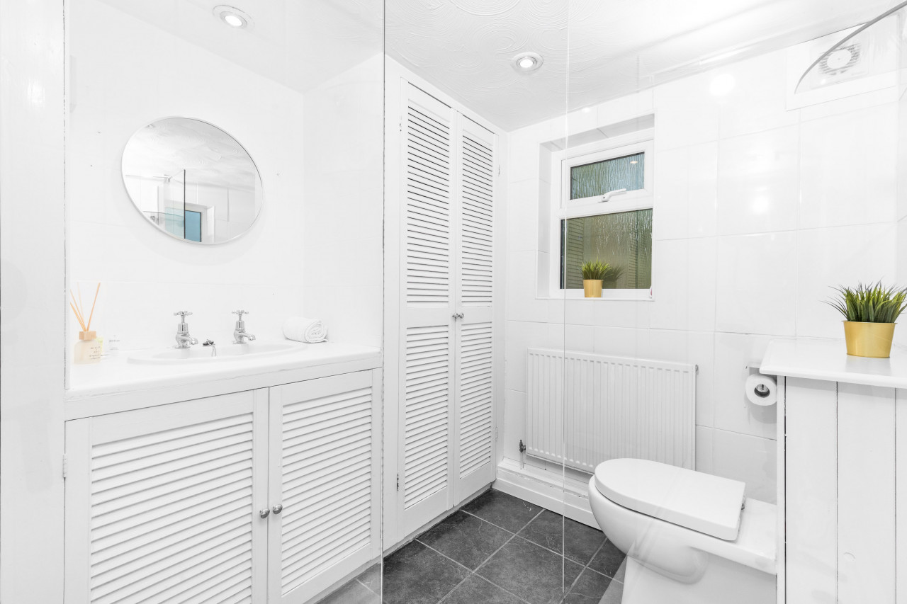 Stylish Three Bedroom House - Harborne - Parking - Garden in 122 Gordon Rd, Harborne, Birmingham B17 9EY, UK - Property image 5 - VivreStays