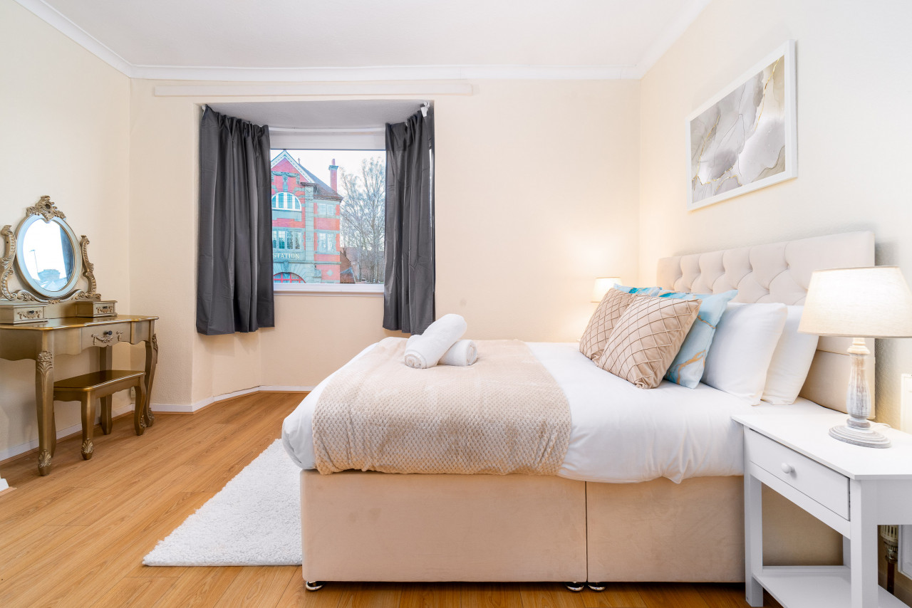 Stylish Three Bedroom House - Harborne - Parking - Garden in 122 Gordon Rd, Harborne, Birmingham B17 9EY, UK - Property image 2 - VivreStays