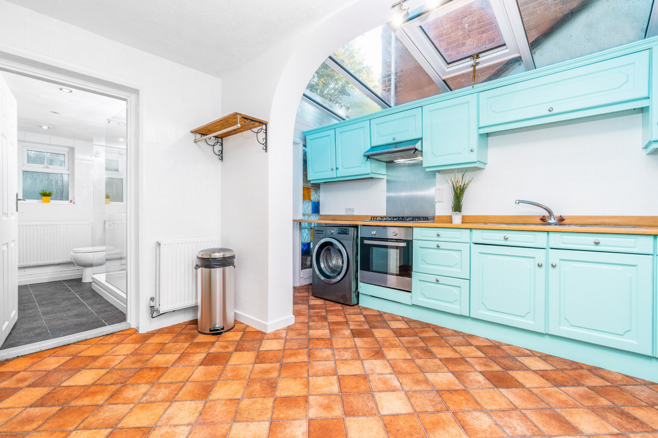 Stylish Three Bedroom House - Harborne - Parking - Garden in 122 Gordon Rd, Harborne, Birmingham B17 9EY, UK - Property image 14 - VivreStays