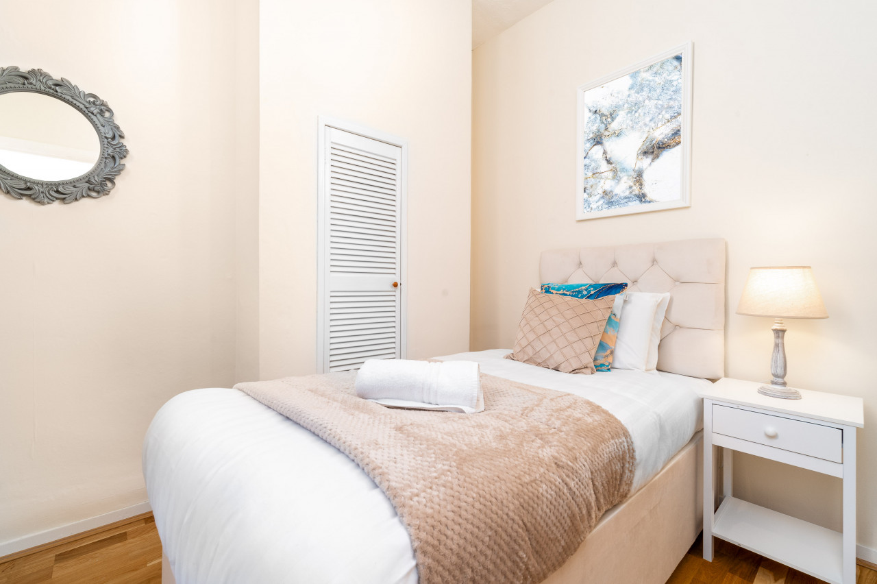 Stylish Three Bedroom House - Harborne - Parking - Garden in 122 Gordon Rd, Harborne, Birmingham B17 9EY, UK - Property image 27 - VivreStays