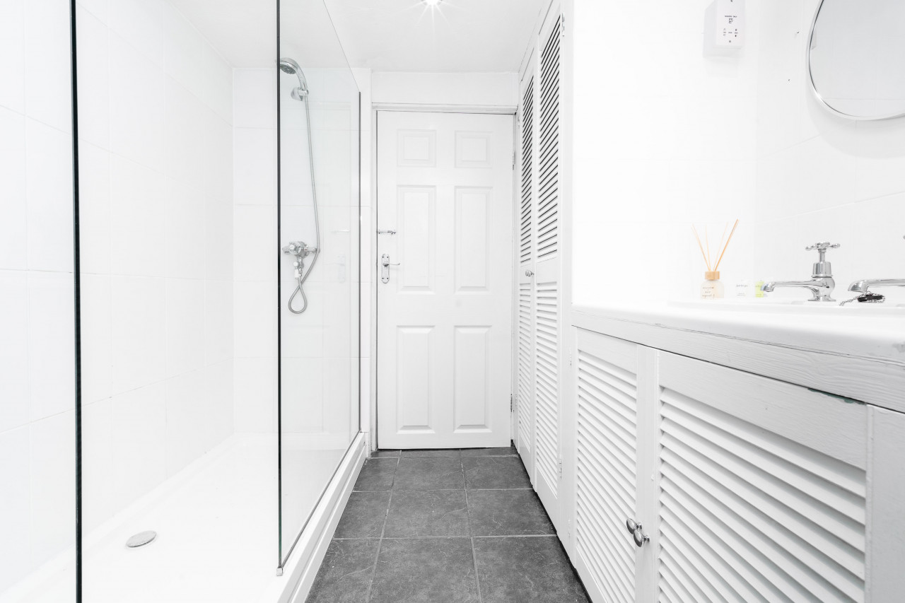Stylish Three Bedroom House - Harborne - Parking - Garden in 122 Gordon Rd, Harborne, Birmingham B17 9EY, UK - Property image 12 - VivreStays