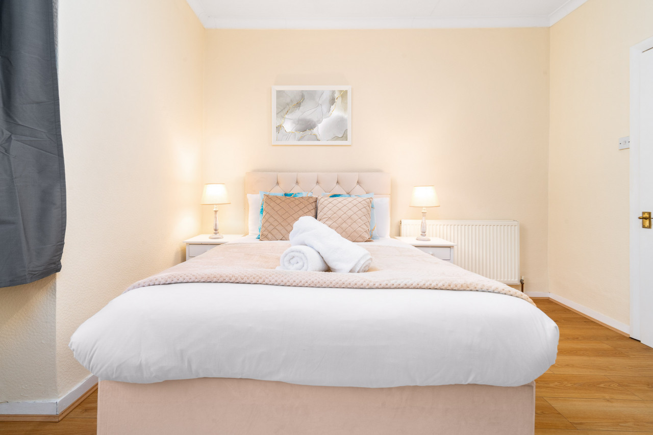 Stylish Three Bedroom House - Harborne - Parking - Garden in 122 Gordon Rd, Harborne, Birmingham B17 9EY, UK - Property image 9 - VivreStays