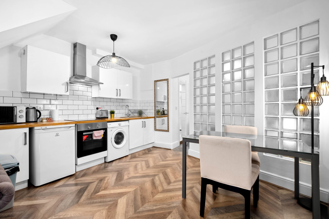 Stylish Apartment - Wolverhampton Centre in 40 Princess Alley, Wolverhampton WV1 1HB, UK - Property image 4 - VivreStays