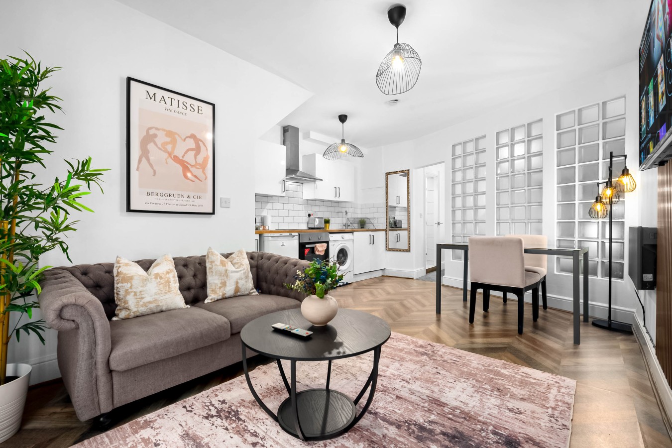 Stylish Apartment - Wolverhampton Centre in 40 Princess Alley, Wolverhampton WV1 1HB, UK - Property image 5 - VivreStays