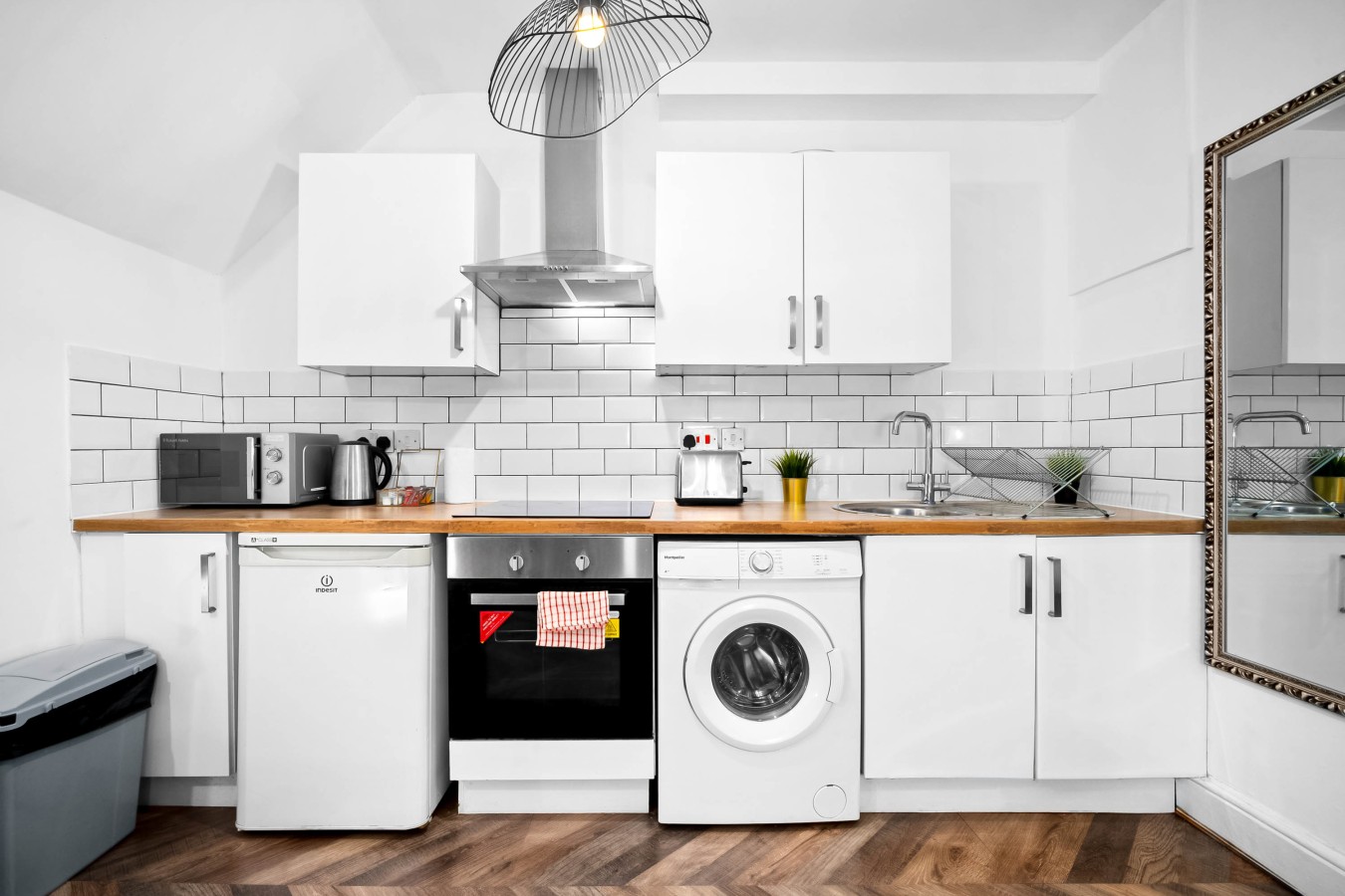 Stylish Apartment - Wolverhampton Centre in 40 Princess Alley, Wolverhampton WV1 1HB, UK - Property image 3 - VivreStays