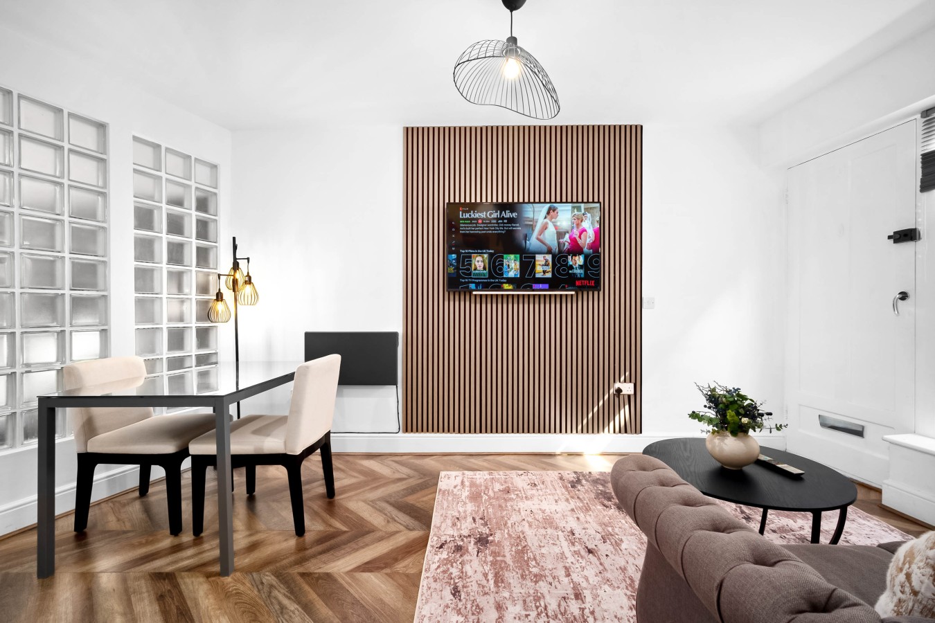 Stylish Apartment - Wolverhampton Centre in 40 Princess Alley, Wolverhampton WV1 1HB, UK - Property image 7 - VivreStays