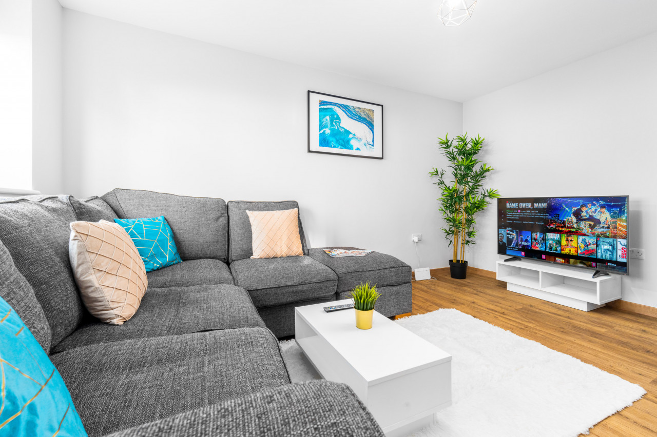 Two Bed Apartment - Two Parking Spaces - Stourbridge serviced apartment - Stourbridge - VivreStays