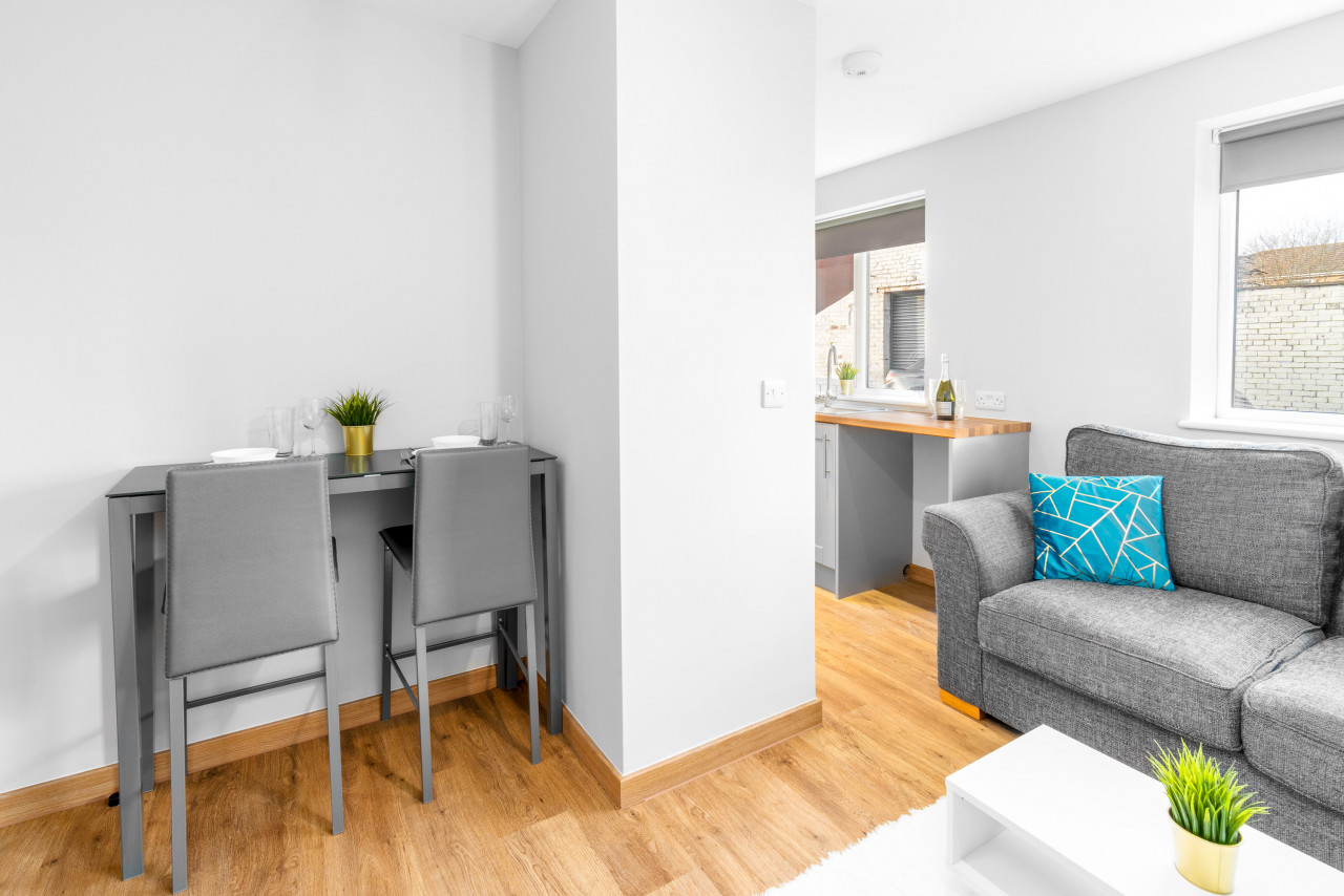 Two Bed Apartment - Two Parking Spaces - Stourbridge in Stewkins, - Property image 15 - VivreStays