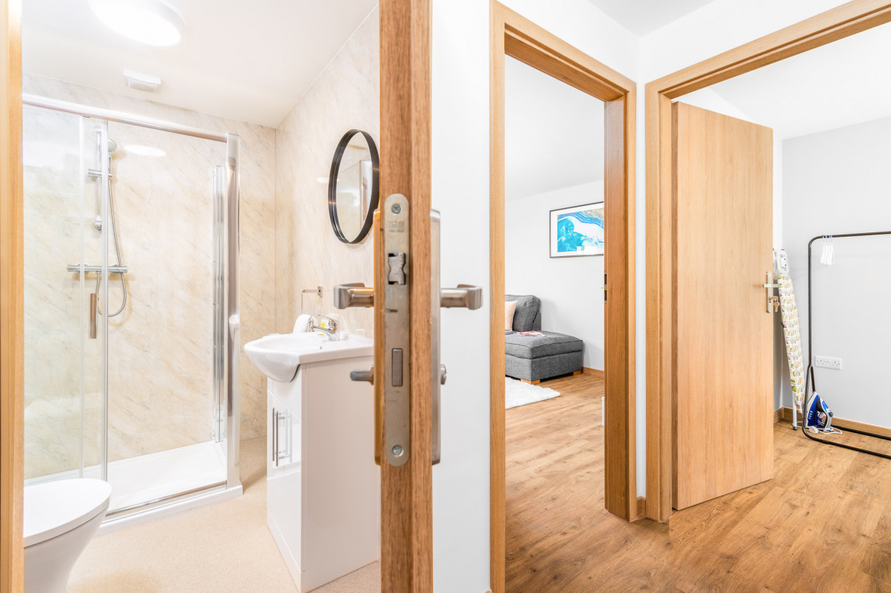 Two Bed Apartment - Two Parking Spaces - Stourbridge in Stewkins, - Property image 21 - VivreStays