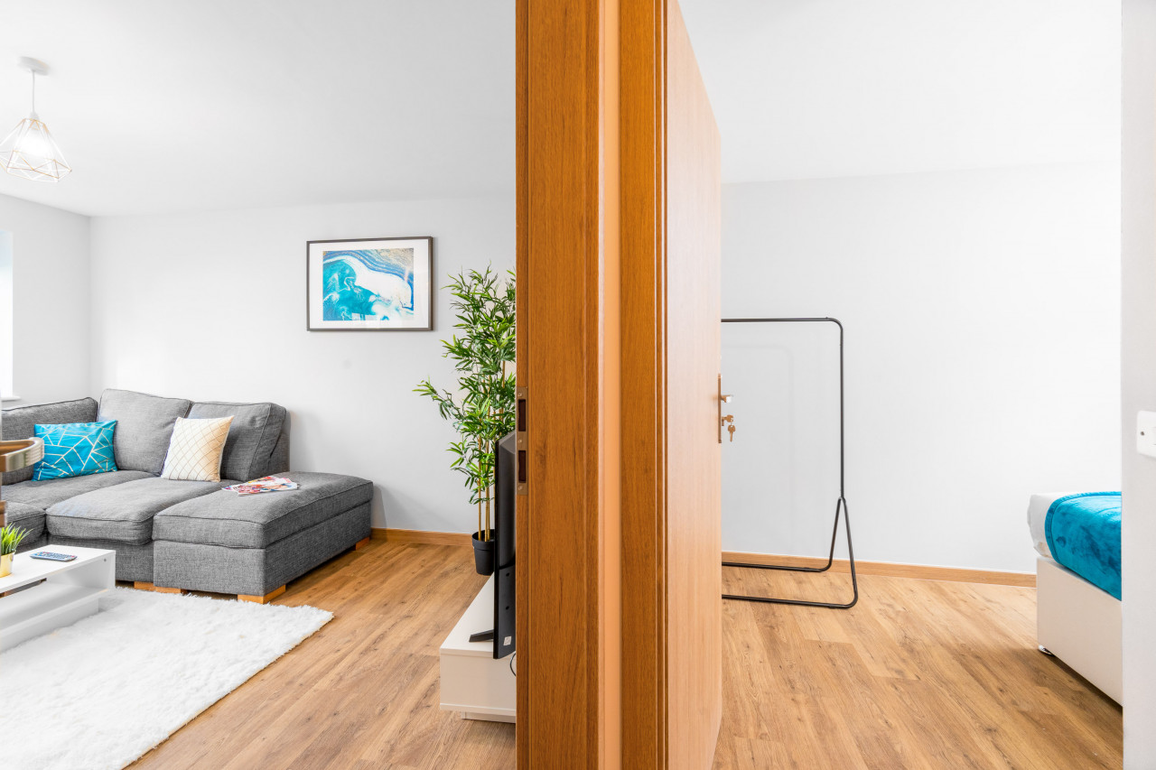 Two Bed Apartment - Two Parking Spaces - Stourbridge in Stewkins, - Property image 28 - VivreStays