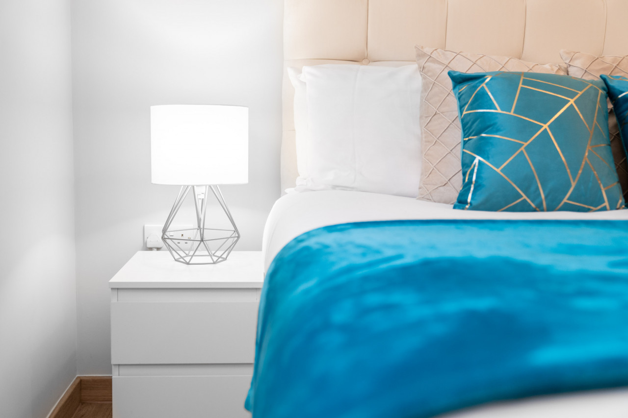 Stylish Two Bed - Two Parking Spaces - Stourbridge in Stewkins, Stourbridge DY8 4YW, UK - Property image 8 - VivreStays