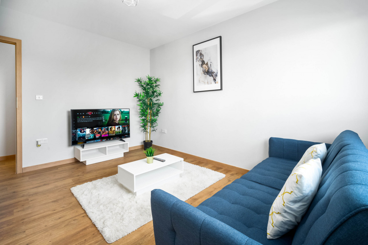 Stylish Two Bed - Two Parking Spaces - Stourbridge in Stewkins, Stourbridge DY8 4YW, UK - Property image 14 - VivreStays