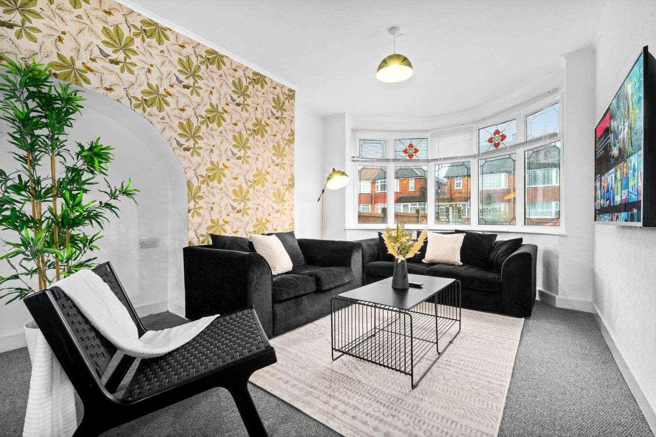 Semi-Detached Three Bed House - Garden - Parking - Great Barr serviced apartment - UK - VivreStays