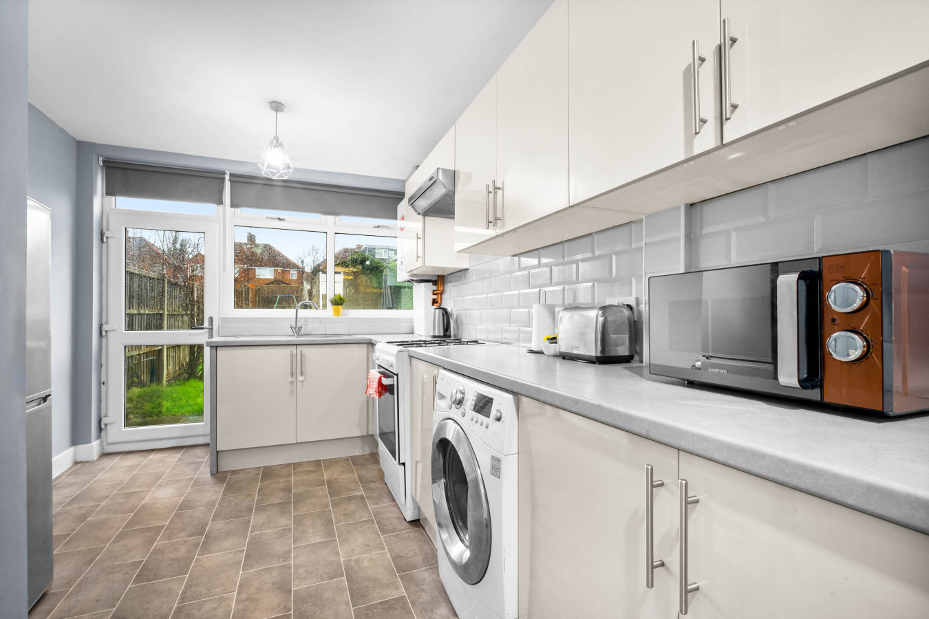 Semi-Detached Three Bed House - Garden - Parking - Great Barr in 121 Jayshaw Ave, Birmingham B43 5RX, UK - Property image 4 - VivreStays