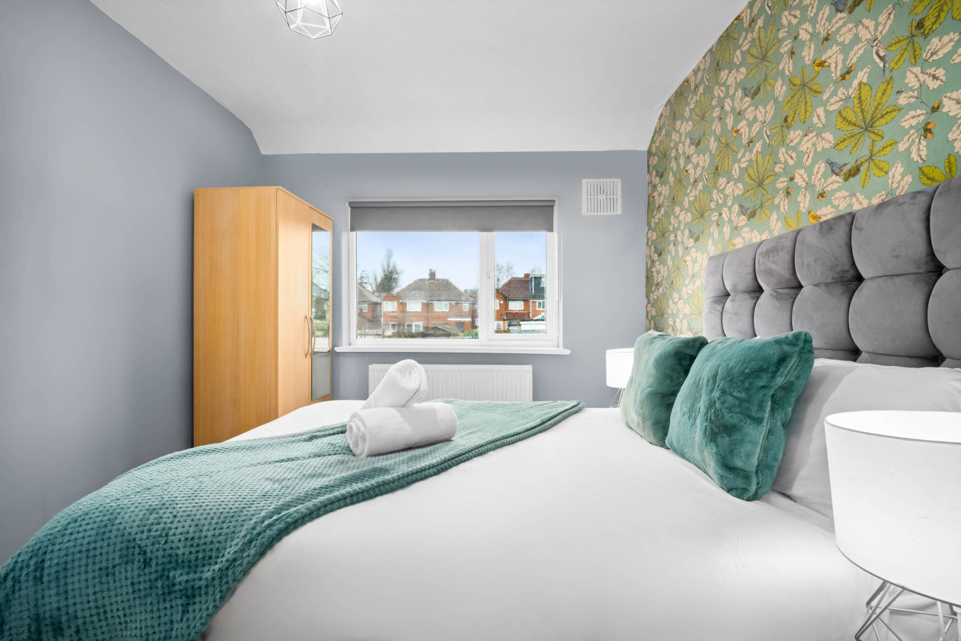 Semi-Detached Three Bed House - Garden - Parking - Great Barr in 121 Jayshaw Ave, Birmingham B43 5RX, UK - Property image 23 - VivreStays