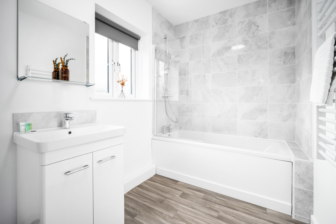 Stylish 2 Bed Apartment - Parking - Smart TV - WIFI in 55 Chester Rd, Cradley Heath B64, UK - Property image 7 - VivreStays