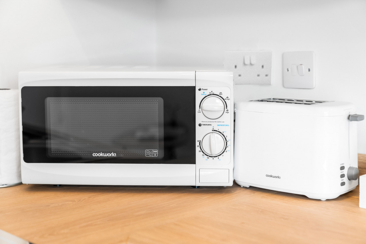 Stylish 2 Bed Apartment - Parking - Smart TV - WIFI in 55 Chester Rd, Cradley Heath B64, UK - Property image 28 - VivreStays