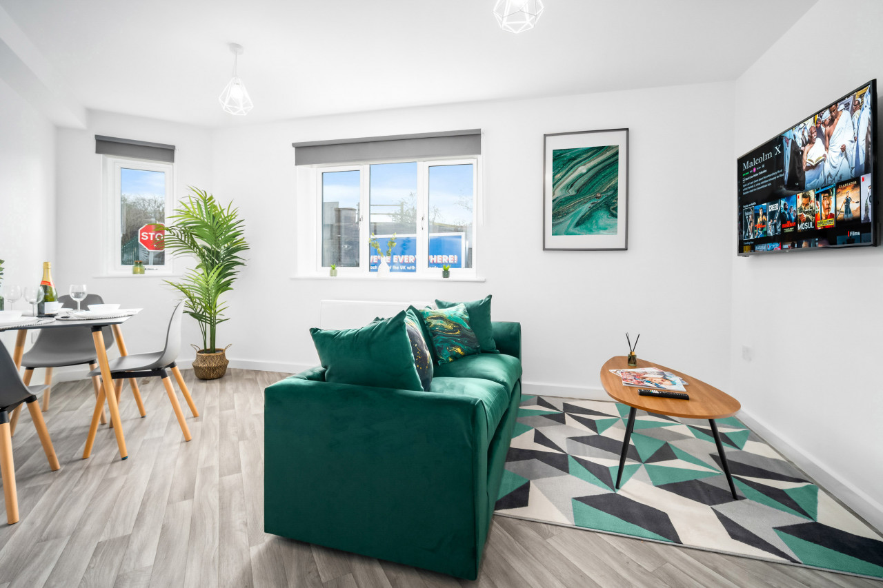 Stylish 2 Bed Apartment - Parking - Smart TV - WIFI in 55 Chester Rd, Cradley Heath B64, UK - Property image 18 - VivreStays