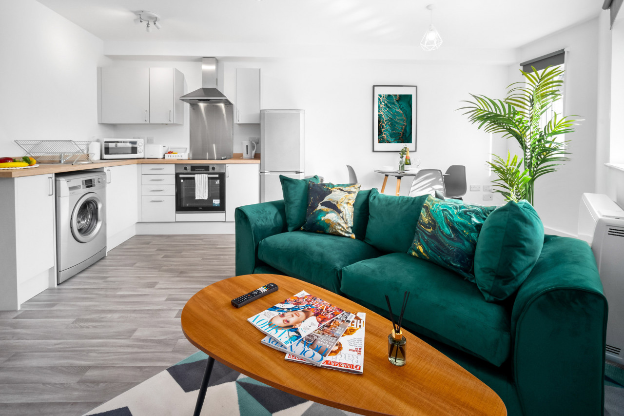 Stylish 2 Bed Apartment - Parking - Smart TV - WIFI in 55 Chester Rd, Cradley Heath B64, UK - Property image 13 - VivreStays