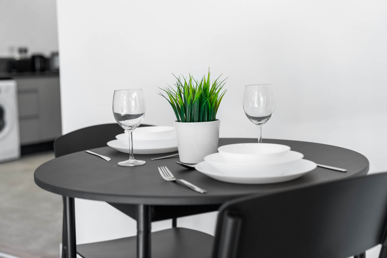 Modern Apartment - On Street Parking - Rowley Regis in Gorsty Hill Rd, Rowley Regis B65 0EY, UK - Property image 12 - VivreStays